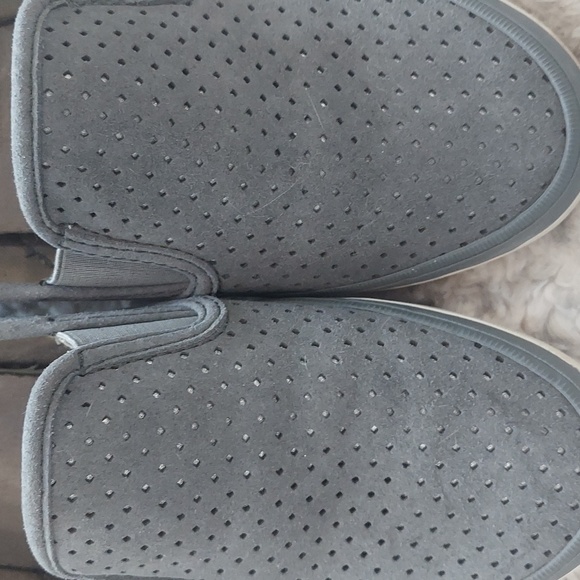 Size 7 Serry slip ons - Picture 3 of 7